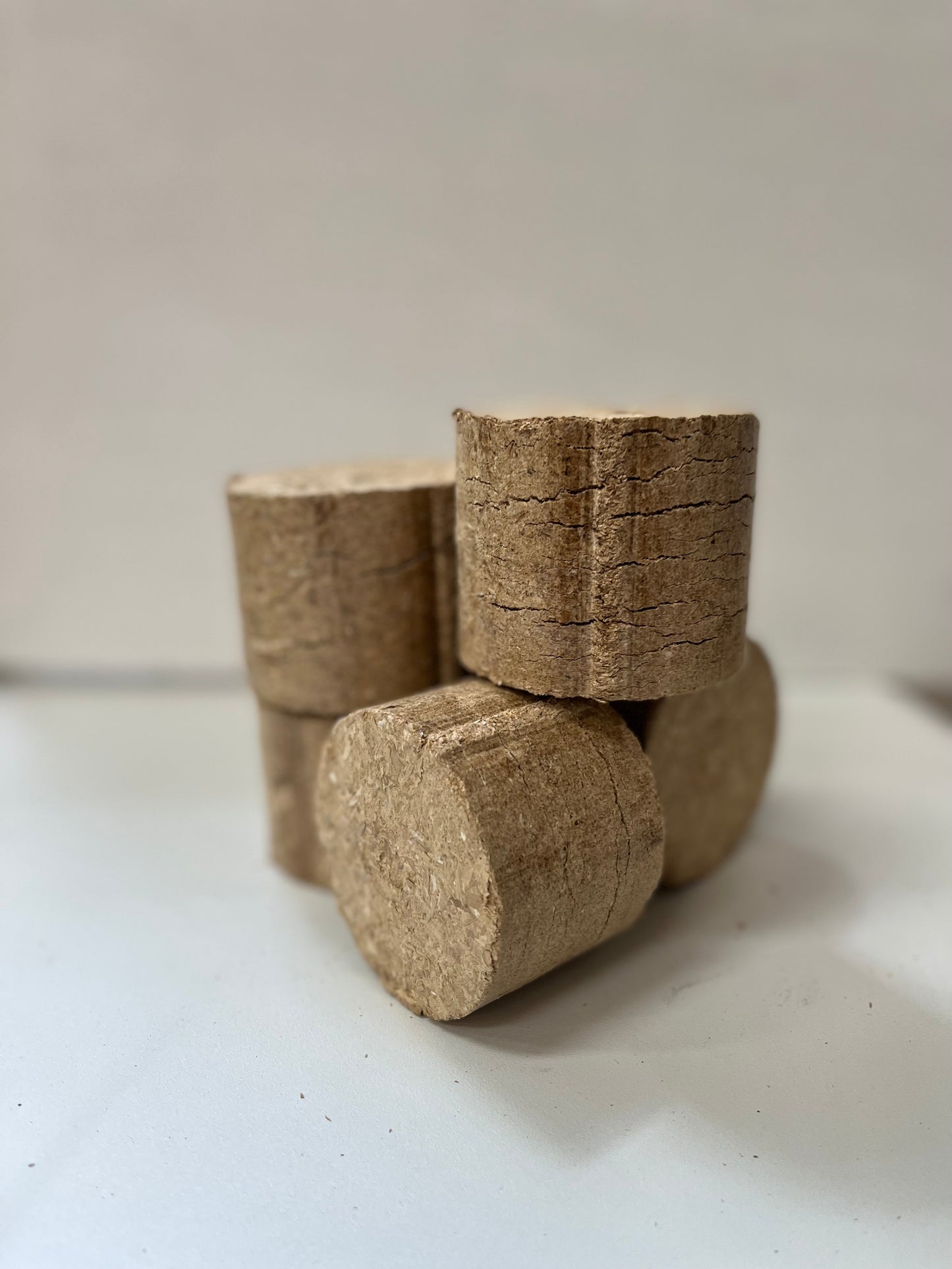 Super-compressed 100% Pure French Oak Briquettes. Specific for Pizzerias, Mobile & fixed wood-fired ovens and open fire pits. Fit for commercial or domestic use.
